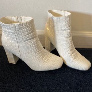 Nasty Gal - Block Heel Croc Ankle Boots (White)
